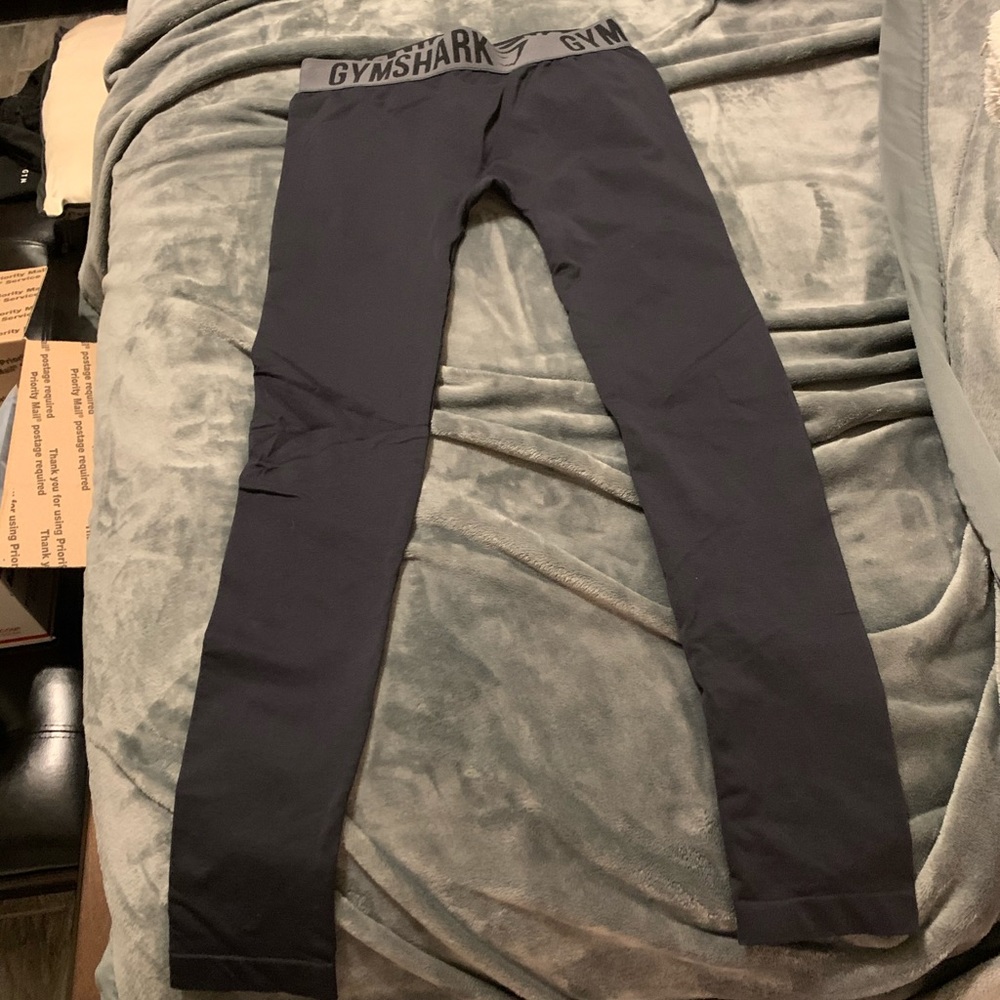 Black gymshark leggings.
